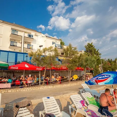 Guest house Bili Komarna